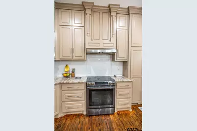 200 W Van St, Lindale, TX 75771 - Photo 17