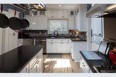 217 W Lafayette St, Jefferson, TX 75657 - Photo 7