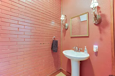 210 W Elm St, Winnsboro, TX 75494 - Photo 29