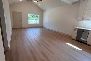 392 Alexander St, Kilgore, TX 75662 - Photo 3