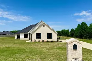 349 Brooks Dr, Gladewater, TX 75647 - Photo 1