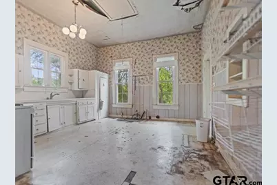 529 E Fm 323, Palestine, TX 75801 - Photo 17