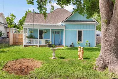 408 Morton, Palacios, TX 77465 - Photo 1