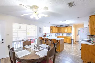 2505 W Gay Ave, Gladewater, TX 75647 - Photo 5