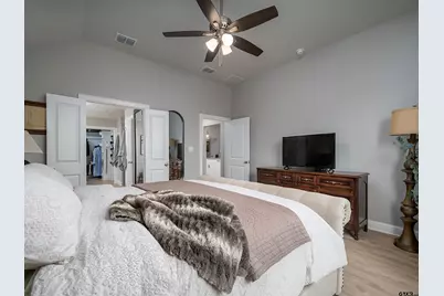 401 Meadows Court, Chandler, TX 75758 - Photo 15