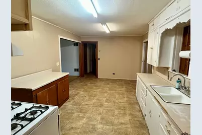 1030 W Kuykendall, Grand Saline, TX 75140 - Photo 9