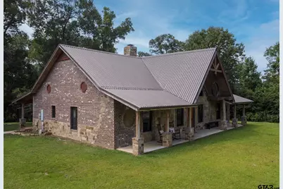 864 Pyeatt Dr, Gladewater, TX 75647 - Photo 3