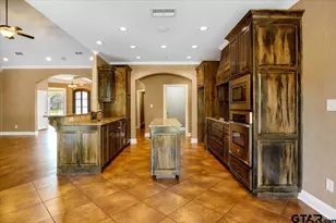 170 Ashbriar Ln, Longview, TX 75605 - Photo 15