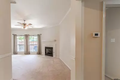 5401 Hollytree Dr #201, Tyler, TX 75703 - Photo 9