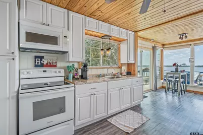 983 Beachside, Chandler, TX 75758 - Photo 3