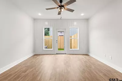 527 N College, Lindale, TX 75771 - Photo 11