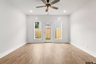 527 N College, Lindale, TX 75771 - Photo 11