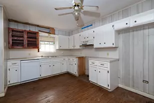 409 W Point Tap Rd, Palestine, TX 75803 - Photo 13