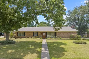 909 Elizabeth St, Gilmer, TX 75644 - Photo 1