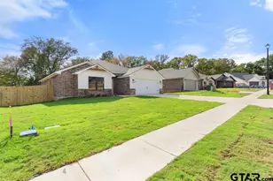 16414 Crossing Cir, Lindale, TX 75771 - Photo 33