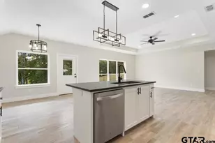 16414 Crossing Cir, Lindale, TX 75771 - Photo 15