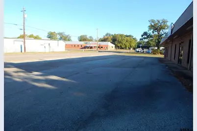 521 N Cypress St, Gilmer, TX 75644 - Photo 9