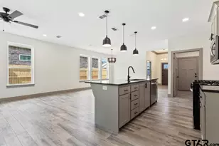 16326 Crossing Cir, Lindale, TX 75771 - Photo 17