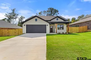 16326 Crossing Cir, Lindale, TX 75771 - Photo 1