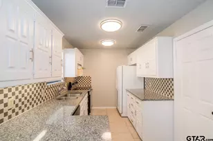 5825 Hollytree, Tyler, TX 75703 - Photo 11