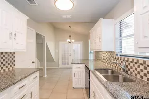 5825 Hollytree, Tyler, TX 75703 - Photo 13