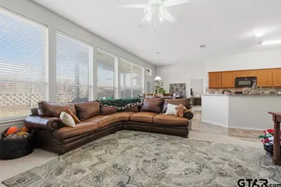 5821 Thompson Place, Tyler, TX 75707 - Photo 9