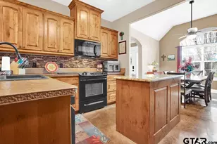 717 White Bear Trl, Lindale, TX 75771 - Photo 11