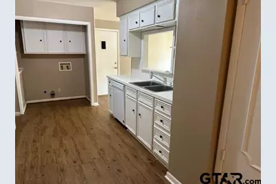 5702 Foxcroft Rd, Tyler, TX 75703 - Photo 5