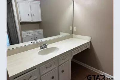 5702 Foxcroft Rd, Tyler, TX 75703 - Photo 9