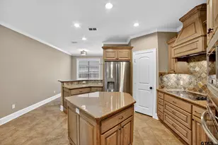 842 Carriage Dr, Tyler, TX 75703 - Photo 9