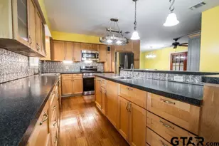 319 Spruce St, Van, TX 75790 - Photo 3