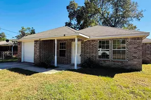 203 Reynolds St, Pittsburg, TX 75686 - Photo 1