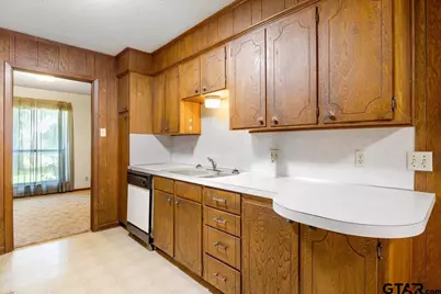 1302 Jeb Stuart Dr, Tyler, TX 75703 - Photo 9