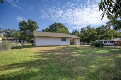 301 First St, Palestine, TX 75803 - Photo 17