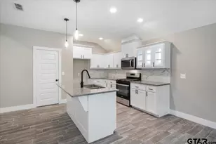 16226 Crossing Cir, Lindale, TX 75771 - Photo 7