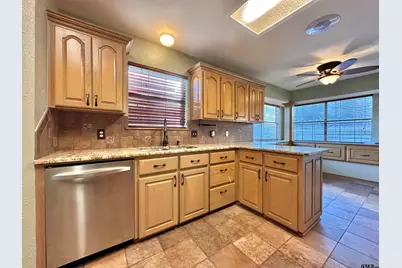 580 Oakwood Dr, Kilgore, TX 75662 - Photo 11