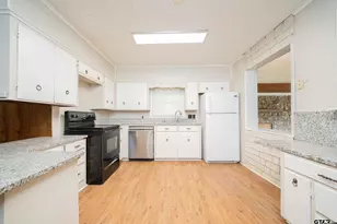 203 E Groves St, Big Sandy, TX 75755 - Photo 7