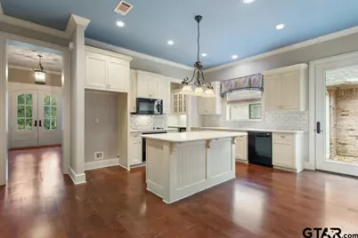 1103 Laurelwood Dr, Tyler, TX 75703 - Photo 9