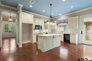 1103 Laurelwood Drive, Tyler, TX 75703 - Photo 9