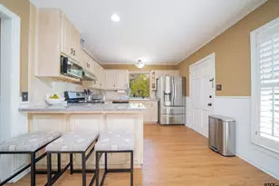 1900 W Hoyt Dr, Longview, TX 75601 - Photo 9