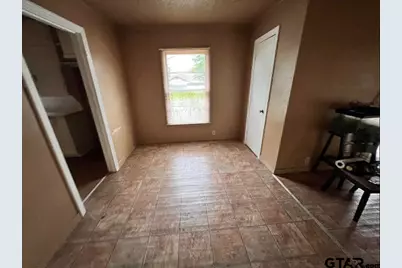 242 E Main St, Van, TX 75790 - Photo 9