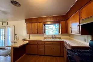 208 W Main St, Cumby, TX 75433 - Photo 11