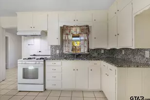 3303 Baldwin Drive, Tyler, TX 75702 - Photo 9