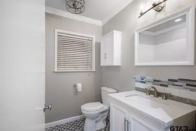 1020 W Morris St, Tyler, TX 75702 - Photo 9