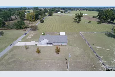 308 N Douglas, Bogata, TX 75417 - Photo 3