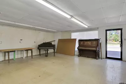 419 W Larissa St, Jacksonville, TX 75766 - Photo 11