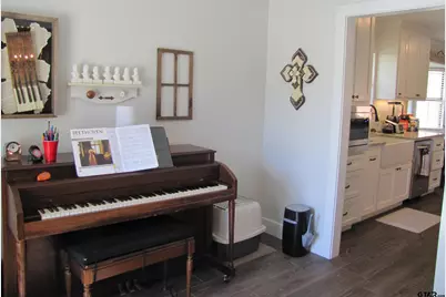 717 Meadow Creek Drive, Tyler, TX 75703 - Photo 13