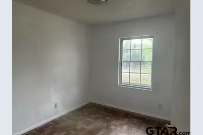 2430 Smuts Dr, Tyler, TX 75701 - Photo 5
