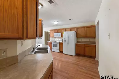 1904 W Pinecrest, Marshall, TX 75670 - Photo 13