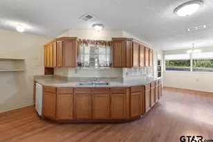 1904 W Pinecrest, Marshall, TX 75670 - Photo 11